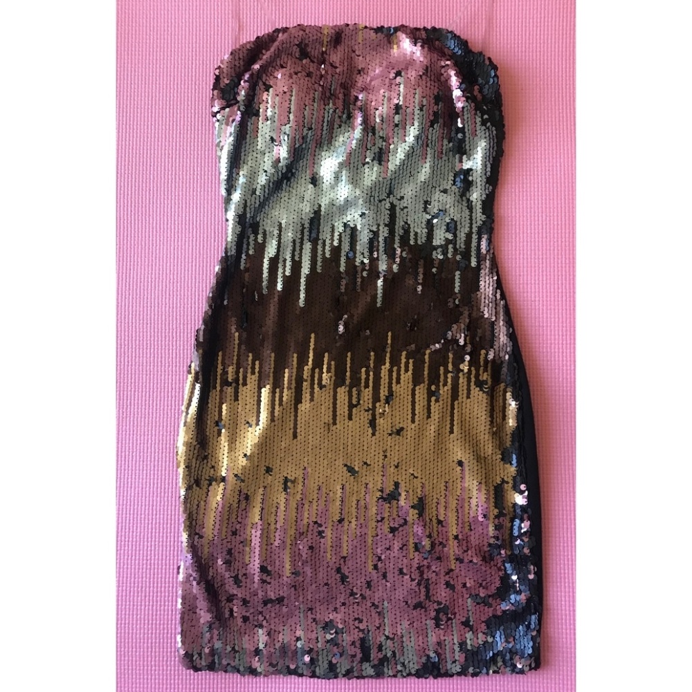 Stapless bodycon dress with sequins